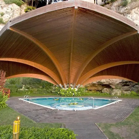 سيرابو فندق